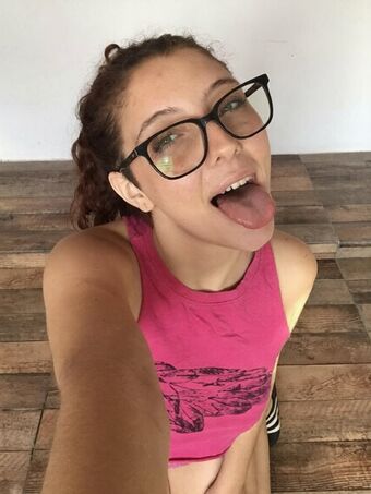 2007emily Голые слитые фото OnlyFans 21