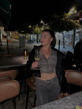 alinagreen Голые слитые фото OnlyFans 16