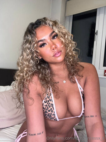 Amber Chuter Rose/ footprincessx2