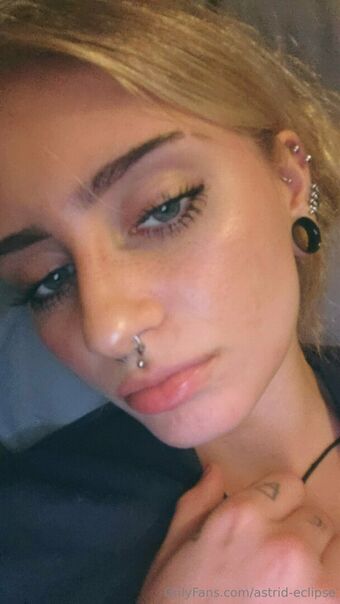 astrid-eclipse Голые слитые фото OnlyFans 14
