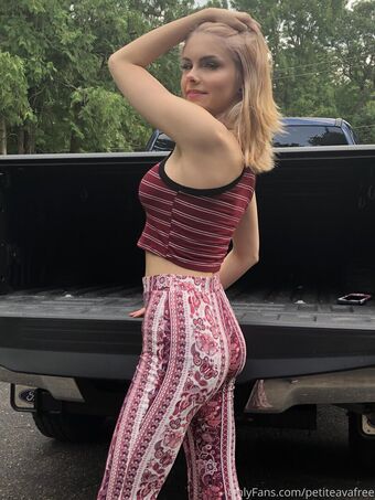 avanpcfree Голые слитые фото OnlyFans 17