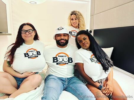 Barrylovesboobs