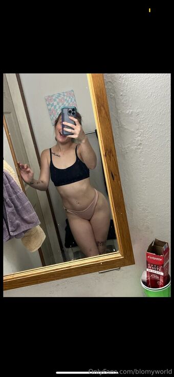 blomyworld Голые слитые фото OnlyFans 15