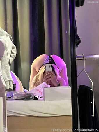 Blondelashes19