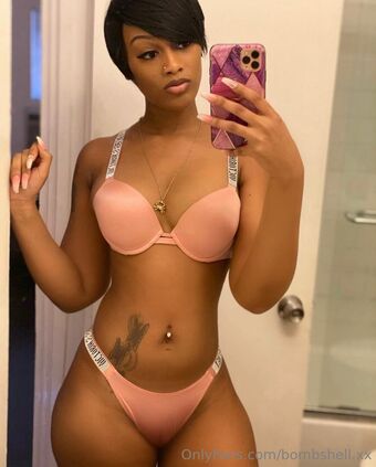 bombshell.xx Голые слитые фото OnlyFans 12