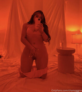 Champagne Голые слитые фото OnlyFans 40