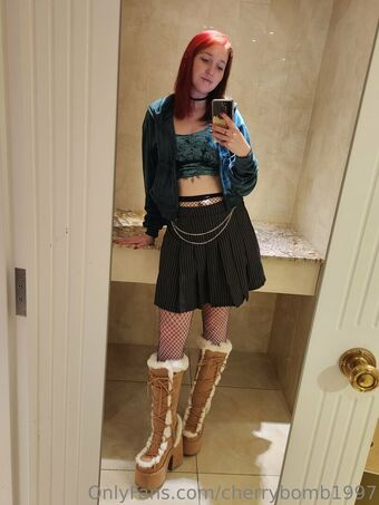 cherrybomb1997 Голые слитые фото OnlyFans 17