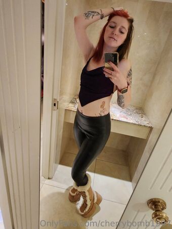 cherrybomb1997 Голые слитые фото OnlyFans 18