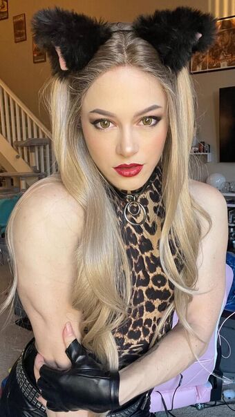 Claire Max
