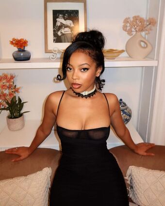 Cleopatra Lee