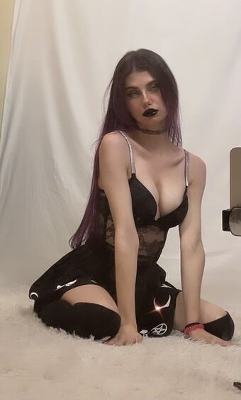 Conmiele Голые слитые фото OnlyFans 2