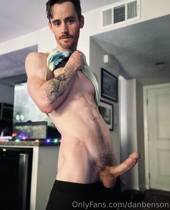 danbenson Голые слитые фото OnlyFans 42