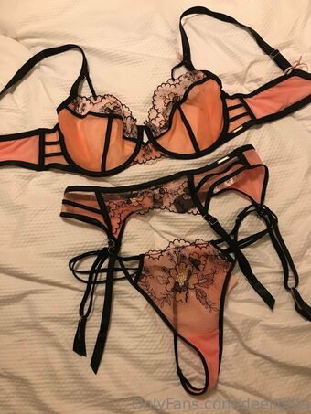 deelights Голые слитые фото OnlyFans 6