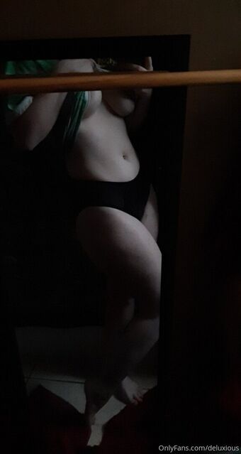 deluxious Голые слитые фото OnlyFans 18