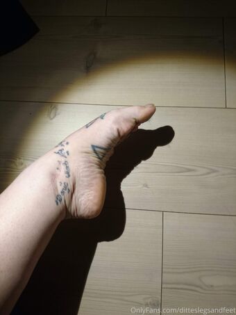 ditteslegsandfeet