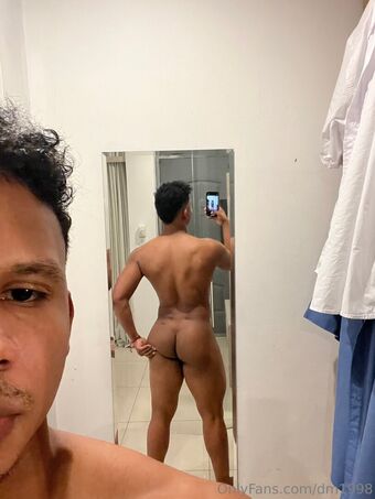 dm1998 Голые слитые фото OnlyFans 3