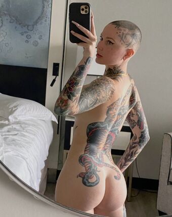 E. Boring Голые слитые фото OnlyFans 7