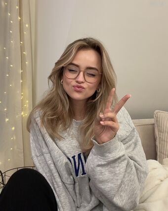 easyemi Голые слитые фото OnlyFans 3
