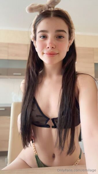 emilage Голые слитые фото OnlyFans 110