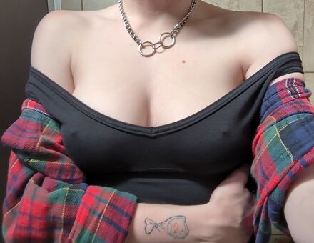 emulicious Голые слитые фото OnlyFans 12
