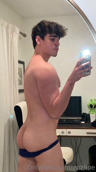 enzhoe Голые слитые фото OnlyFans 18