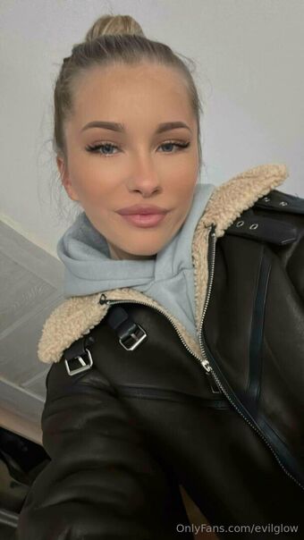 evilglow Голые слитые фото OnlyFans 10