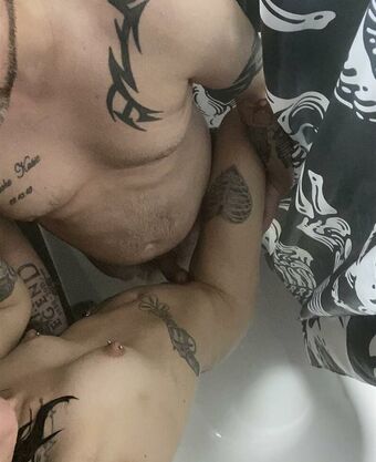 FabSwing Голые слитые фото OnlyFans 2