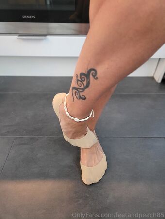 feetandpeach85