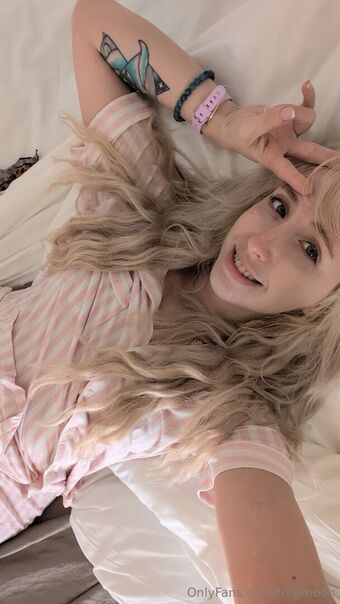 freemoon Голые слитые фото OnlyFans 32