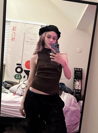 Grimes Голые слитые фото OnlyFans 32