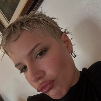 Halsey Голые слитые фото OnlyFans 374
