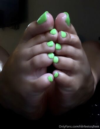 herfeetonfleek_