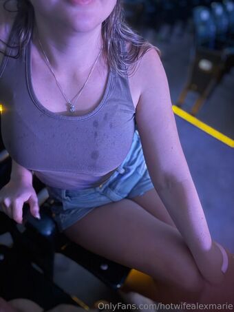 hotwifealexmarie Голые слитые фото OnlyFans 7
