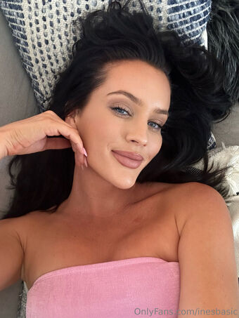 Ines Basic Голые слитые фото OnlyFans 9