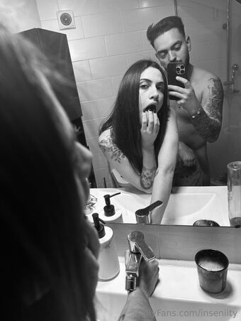 inseniity Голые слитые фото OnlyFans 33