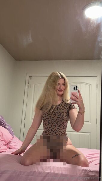 izzyynicolee Голые слитые фото OnlyFans 17