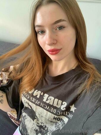 juliabloomy Голые слитые фото OnlyFans 9