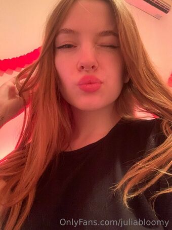 juliabloomy Голые слитые фото OnlyFans 14