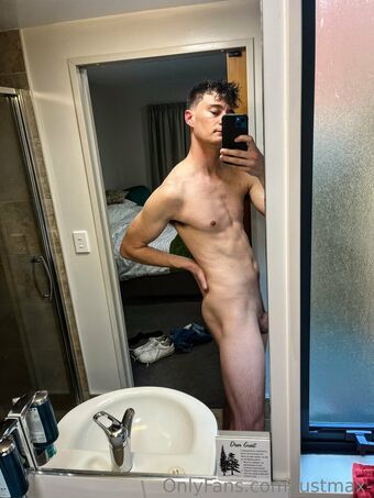 justmax- Голые слитые фото OnlyFans 7