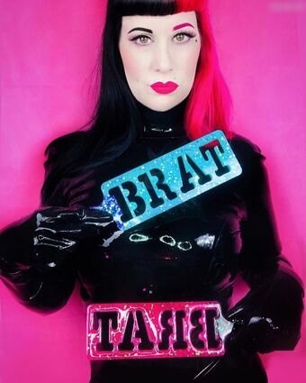 LaJenTrois - Jen Roomes