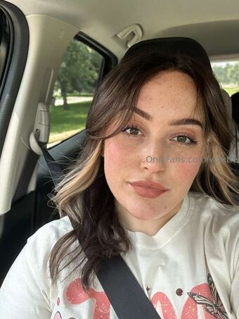 Laur Голые слитые фото OnlyFans 12