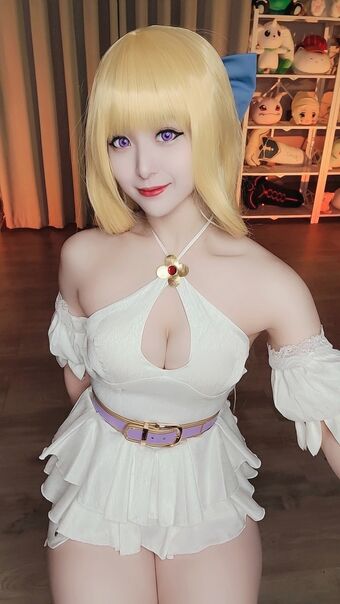 Lewd Cosplayer