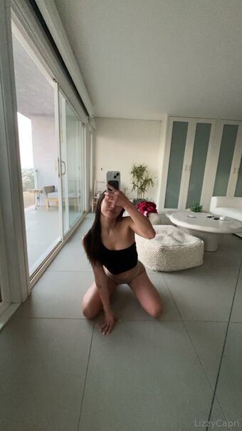 Lizzy Capri