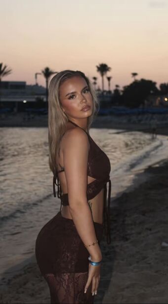 Loa Голые слитые фото OnlyFans 10