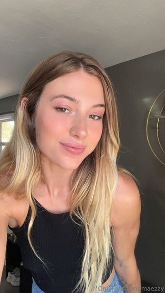 maezzy Голые слитые фото OnlyFans 13