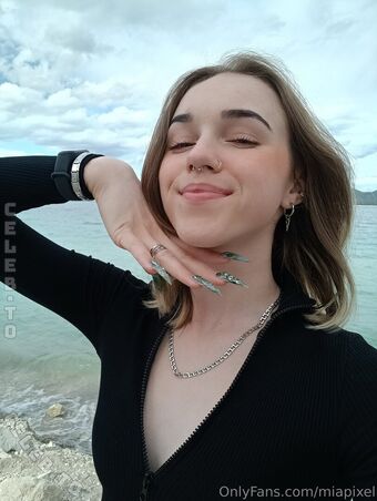Mia Pixel Голые слитые фото OnlyFans 17