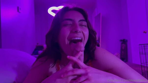 mixedtwinx Голые слитые фото OnlyFans 1