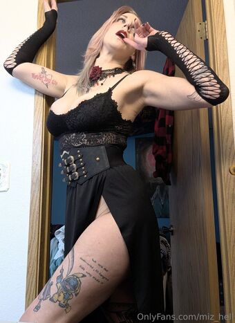 miz_hell Голые слитые фото OnlyFans 12