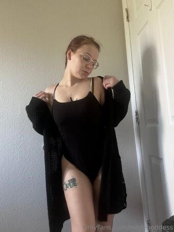 modegoddess Голые слитые фото OnlyFans 17