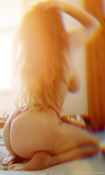 nairaaa Голые слитые фото OnlyFans 8